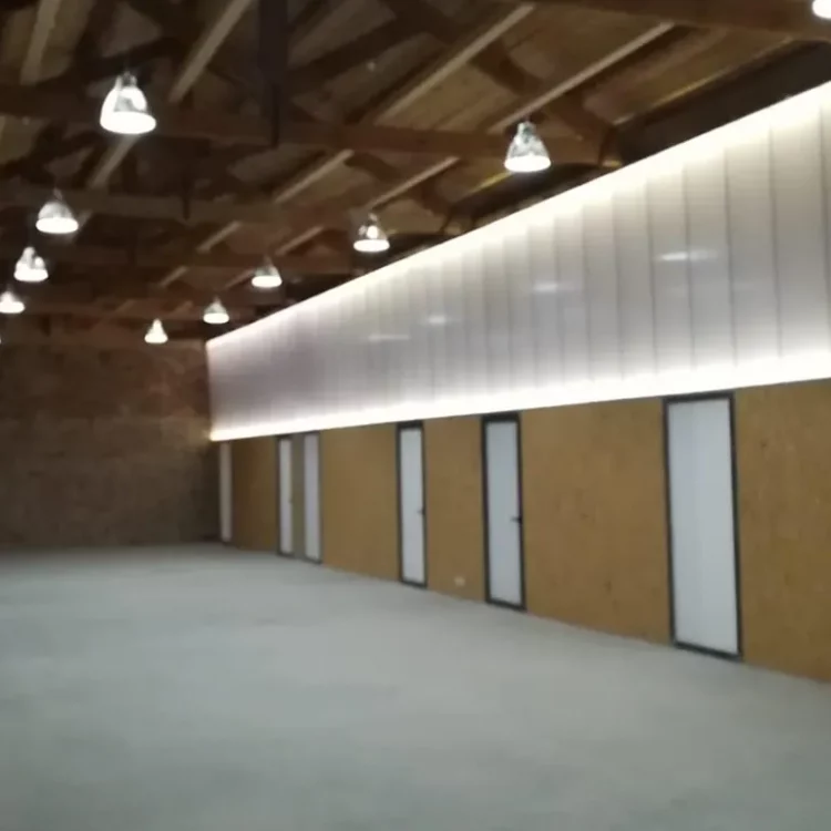 reforma antiguas escuelass en local recepcion visitantes 18