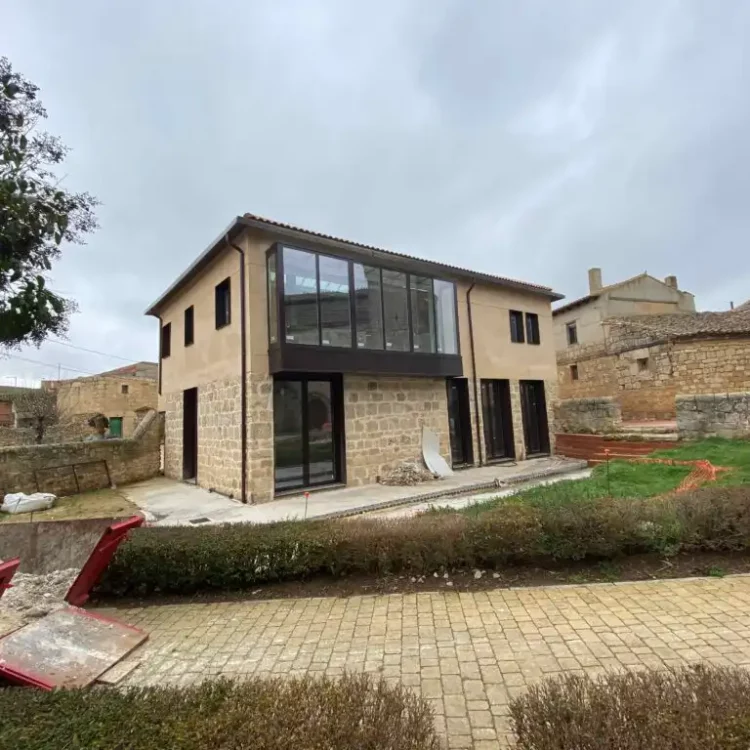 Cerramientos exteriores y divisiones en Centro de Cultura 10