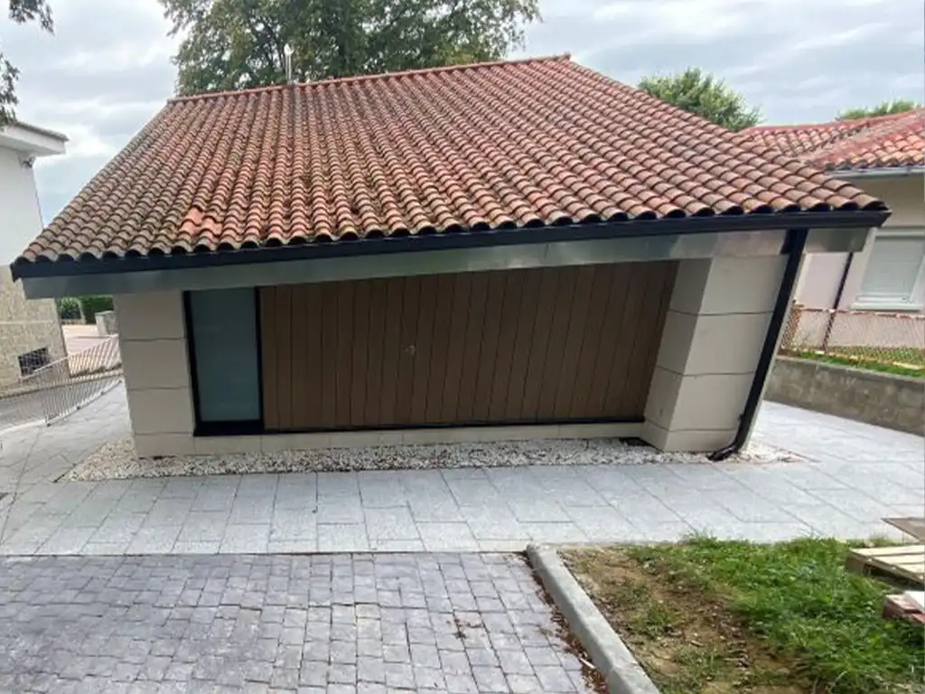 Reforma y adecuacion de edificio para consultorio medico 13