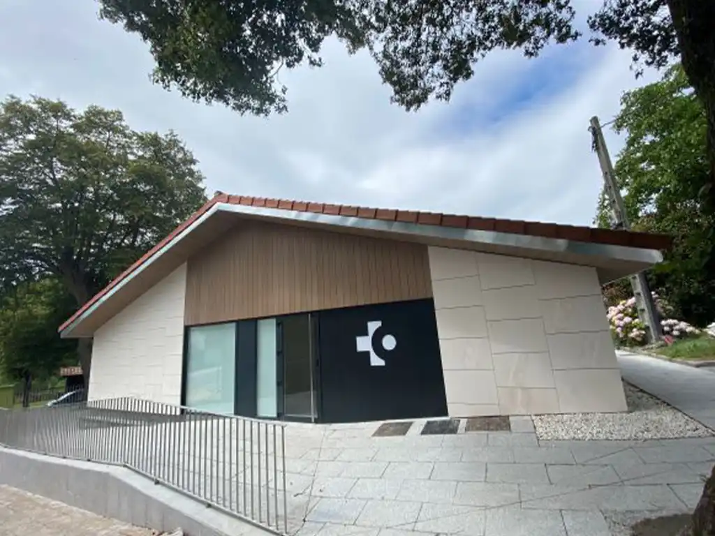 Reforma y adecuacion de edificio para consultorio medico 15