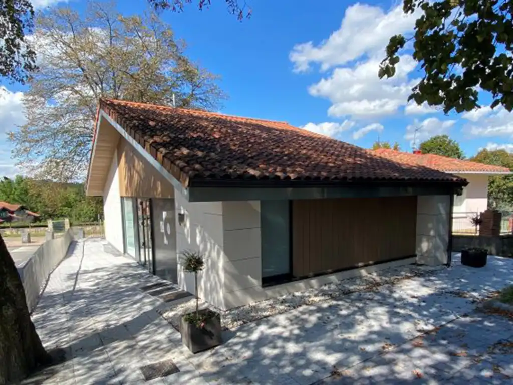 Reforma y adecuacion de edificio para consultorio medico 17