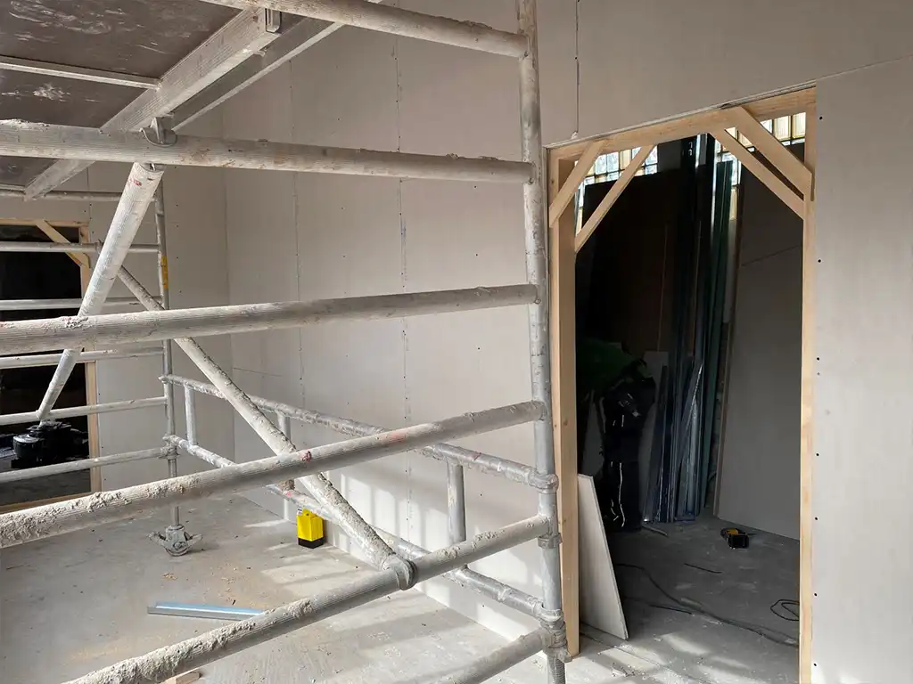 Reforma y adecuacion de edificio para consultorio medico 18