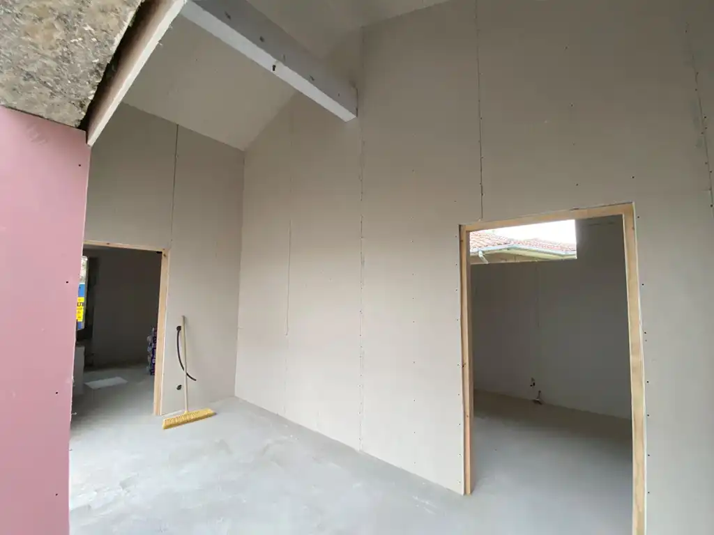 Reforma y adecuacion de edificio para consultorio medico 22