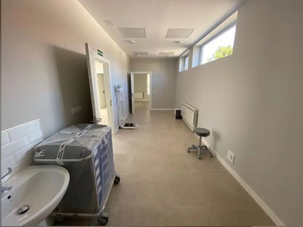 Reforma y adecuacion de edificio para consultorio medico 23