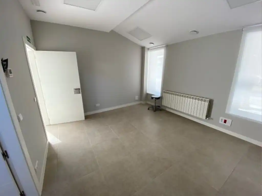 Reforma y adecuacion de edificio para consultorio medico 25