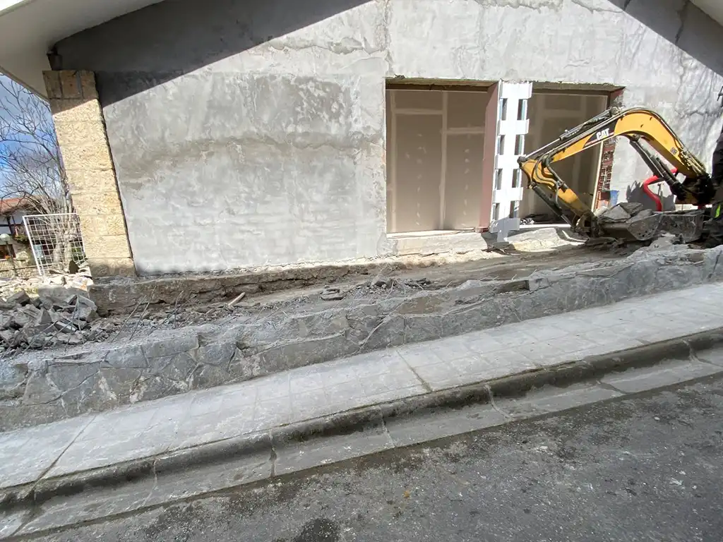 Reforma y adecuacion de edificio para consultorio medico 28