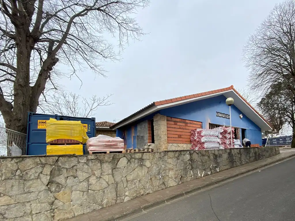 Reforma y adecuacion de edificio para consultorio medico 9