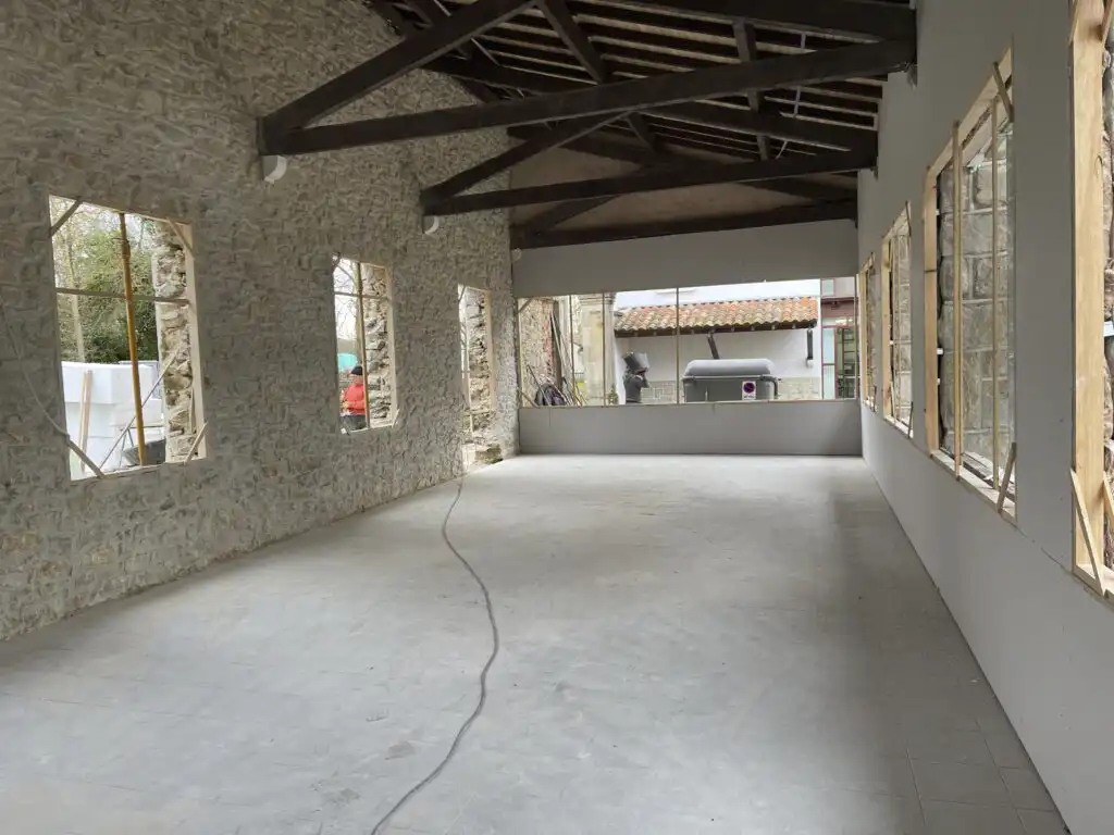 reforma de porche para habilitarlo como comedor 16