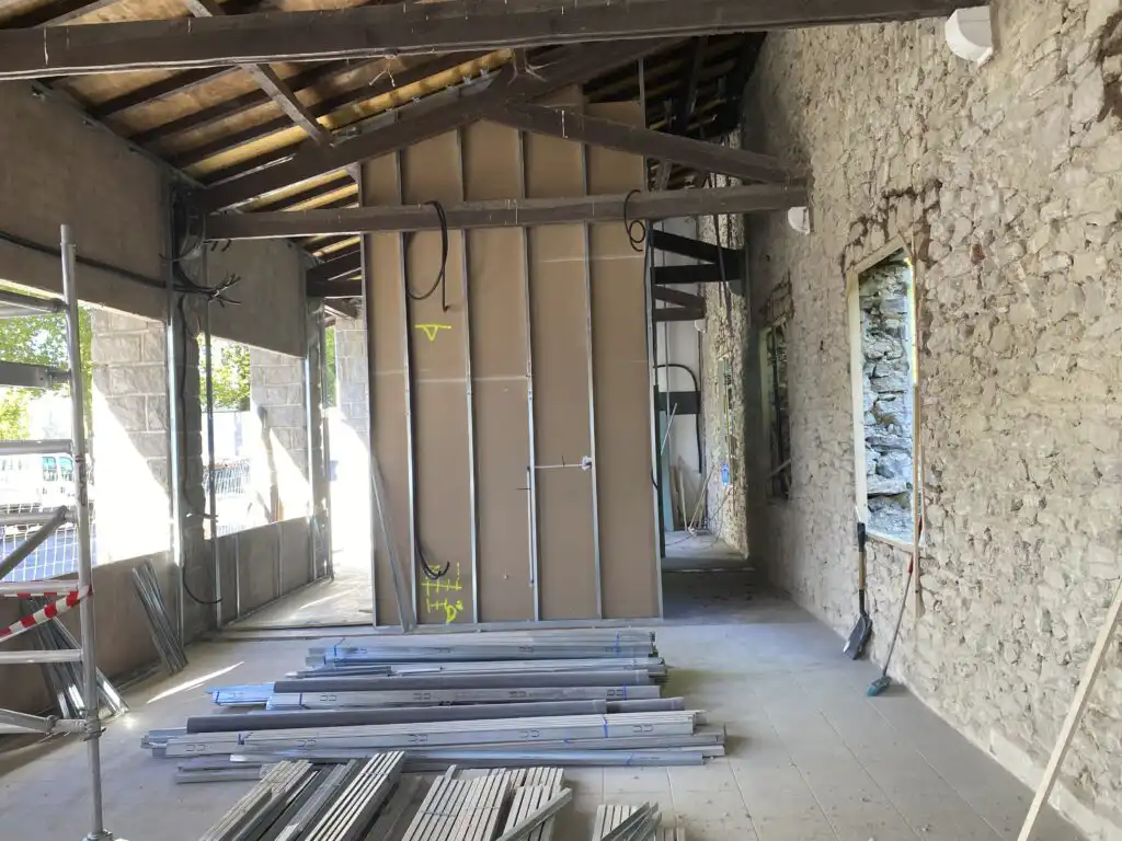 reforma de porche para habilitarlo como comedor 17