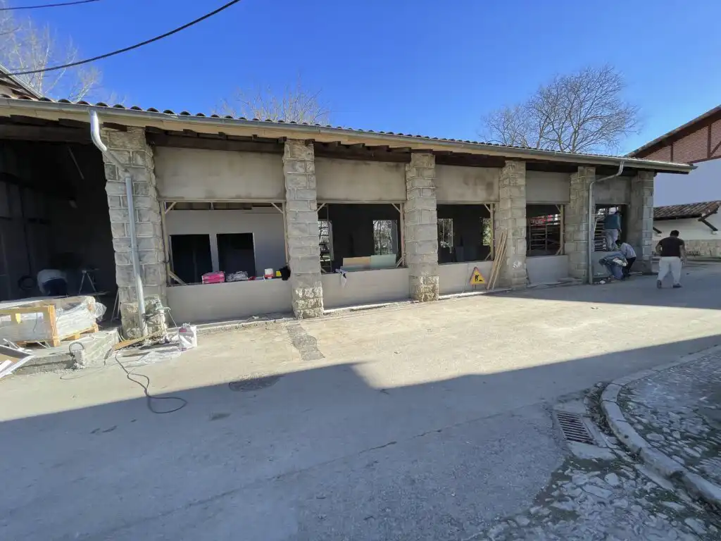 reforma de porche para habilitarlo como comedor 20