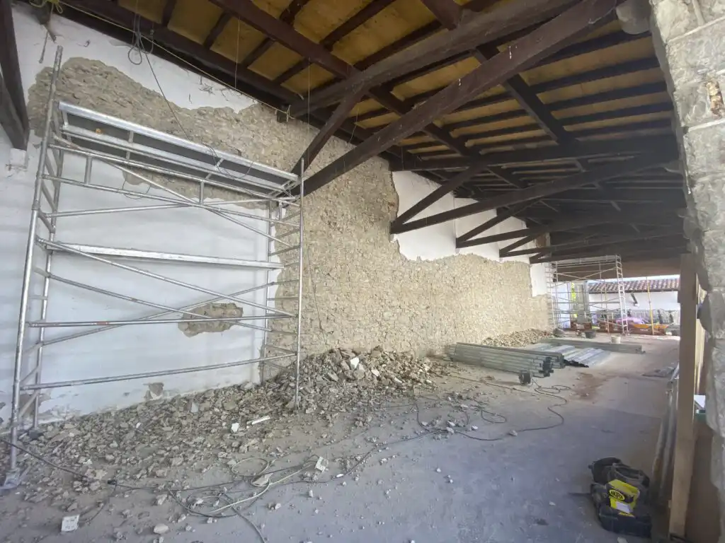 reforma de porche para habilitarlo como comedor 23