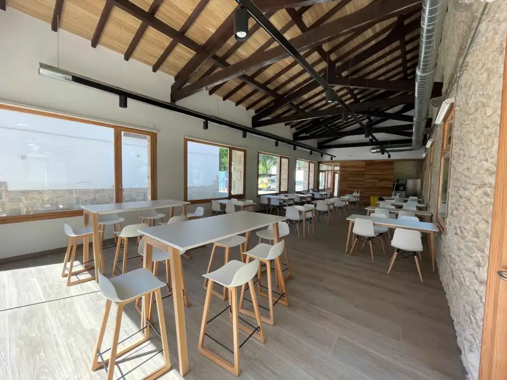 reforma de porche para habilitarlo como comedor 3