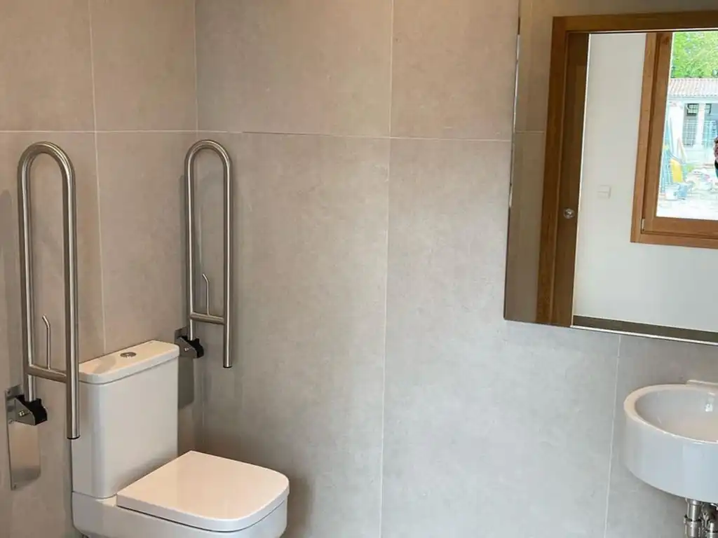 reforma de porche para habilitarlo como comedor 5