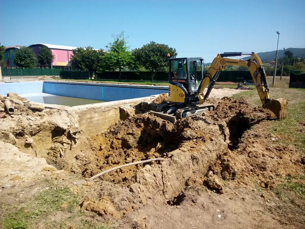 reforma de vasos de piscinas y urbanizacion de complejo deportivo 1