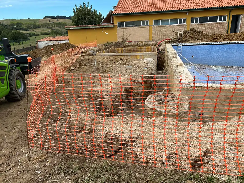 reforma de vasos de piscinas y urbanizacion de complejo deportivo 17