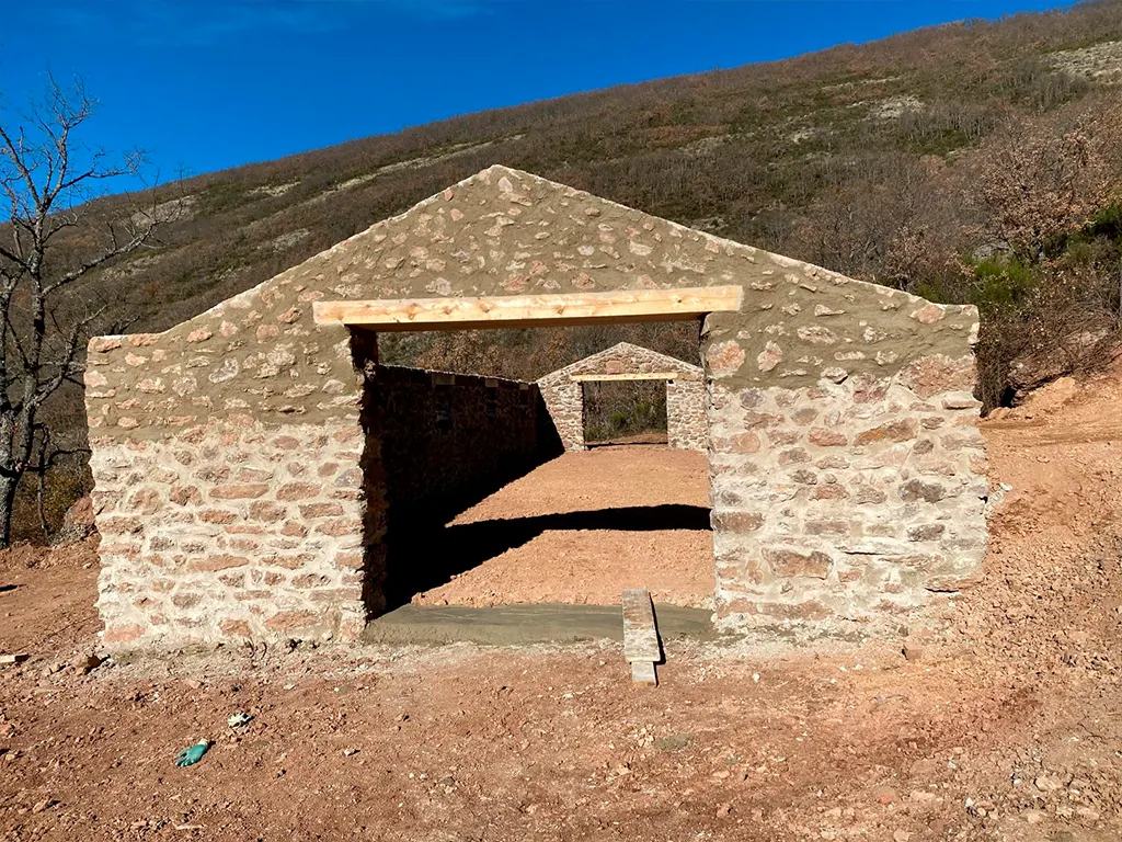 rehabilitacion de caban╠aa ganadera 10