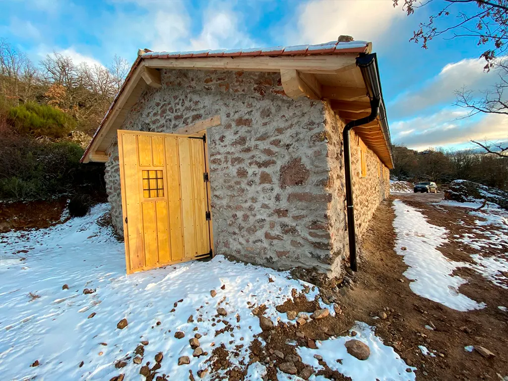 rehabilitacion de caban╠aa ganadera 22