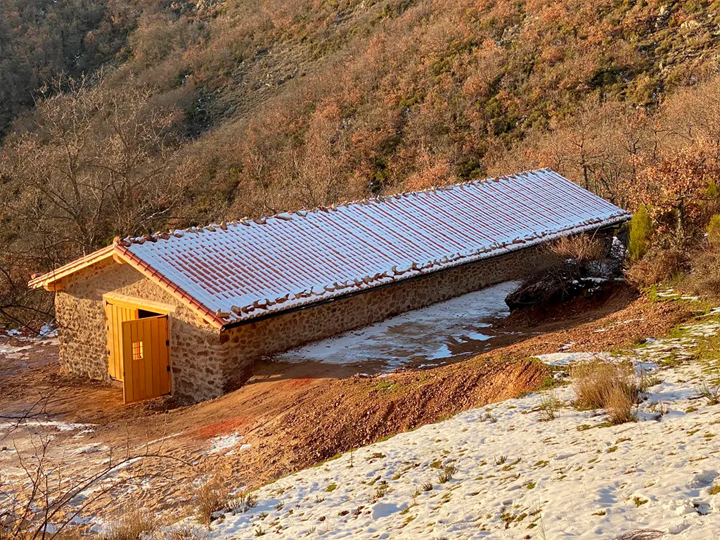 rehabilitacion de caban╠aa ganadera 24