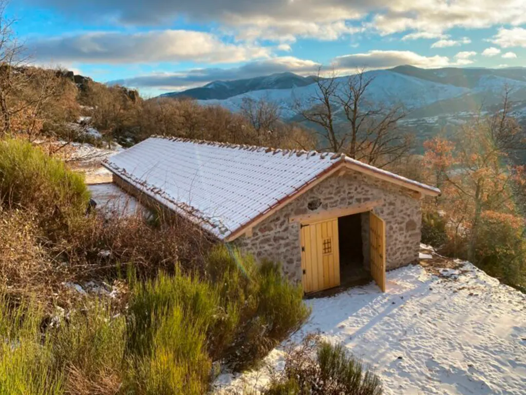 rehabilitacion de caban╠aa ganadera 25