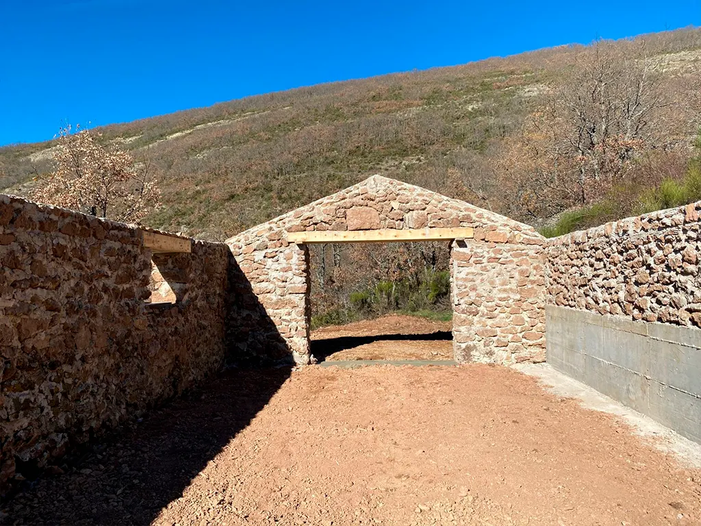 rehabilitacion de caban╠aa ganadera 9