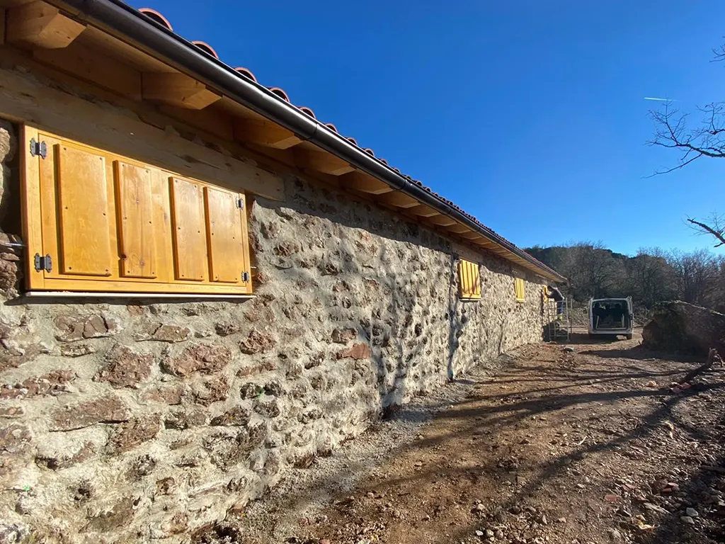 rehabilitacion de caban╠aa ganadera