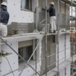 Instalación de sistema SATE de aislamiento térmico en fachada de edificio de viviendas en Burgos