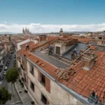 Trabajos de rehabilitación de cubierta inclinada en edificio de viviendas en Burgos