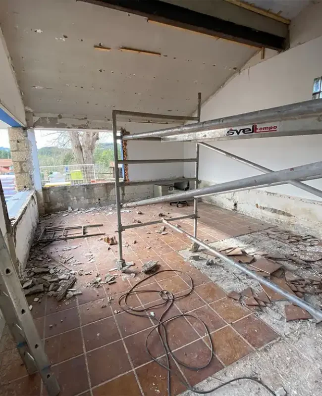 Reforma y adecuacion de edificio para consultorio medico 12